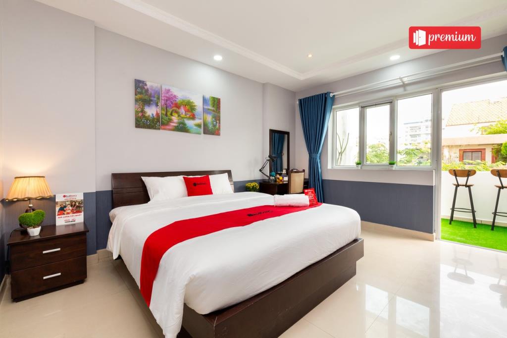 RedDoorz Deluxe with Balcony - RedDoorz Ura Hotel Hung Phuoc 4