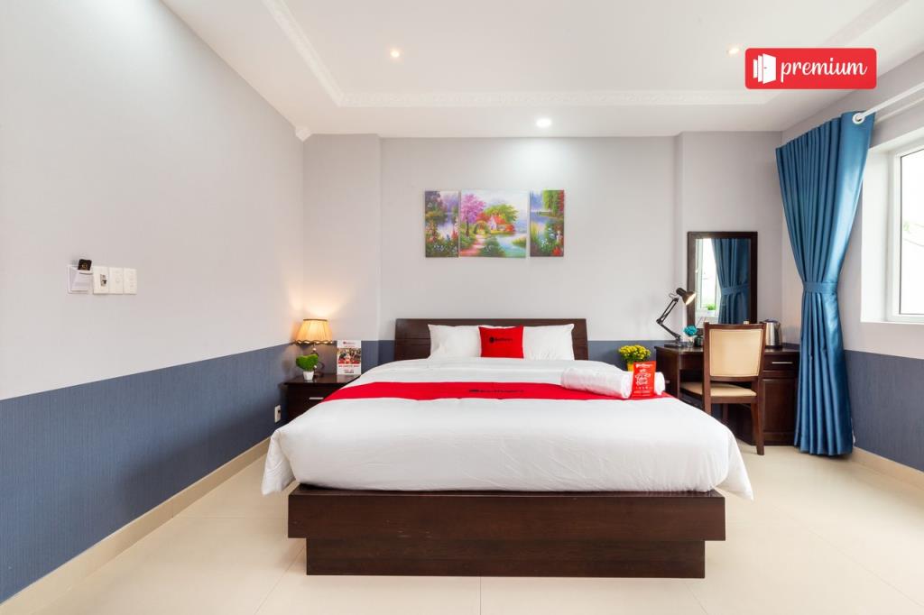 RedDoorz Deluxe with Balcony - RedDoorz Ura Hotel Hung Phuoc 4