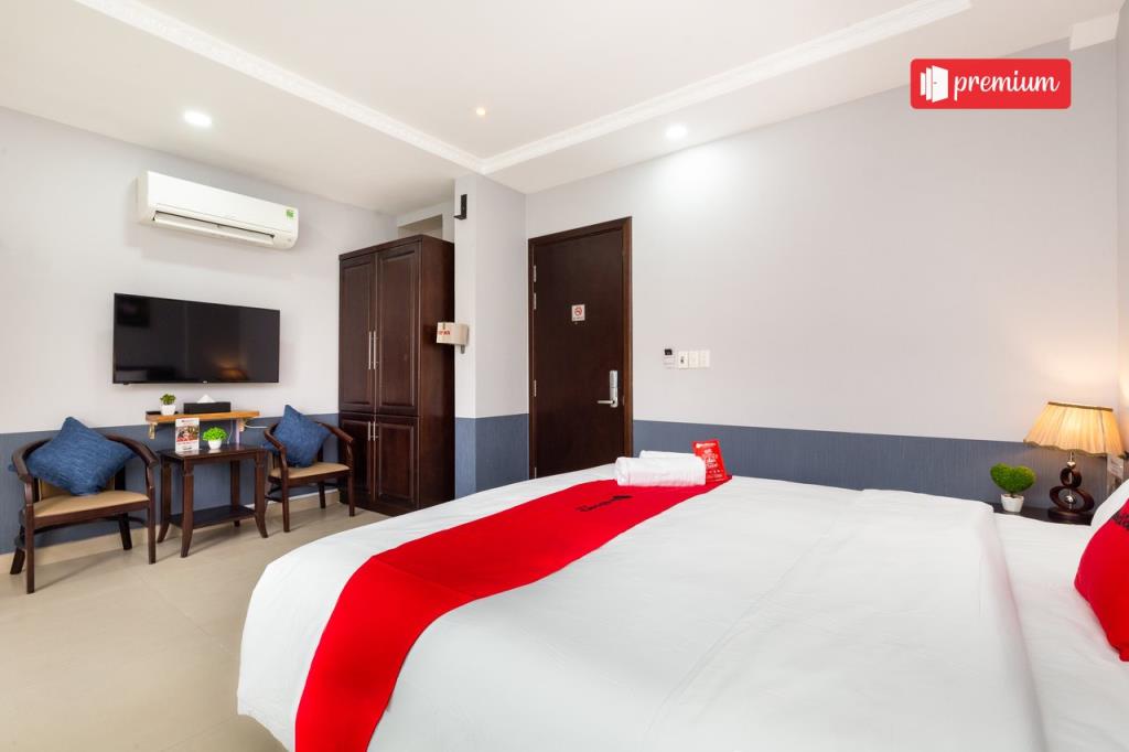 RedDoorz Deluxe with Balcony - RedDoorz Ura Hotel Hung Phuoc 4