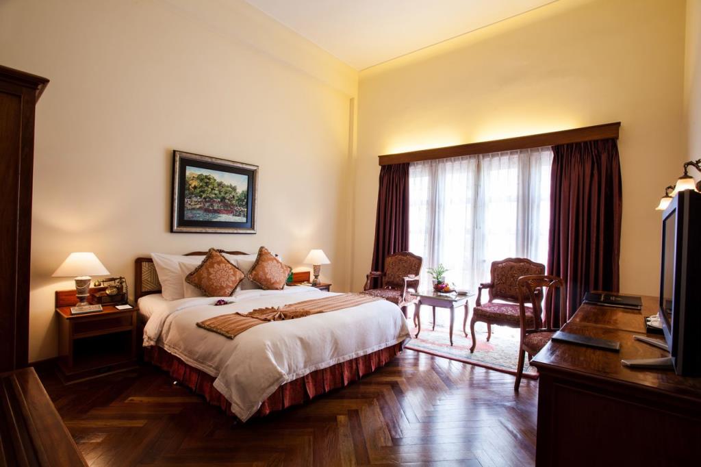 Colonial Pool Deluxe - Khách Sạn Majestic Sài Gòn