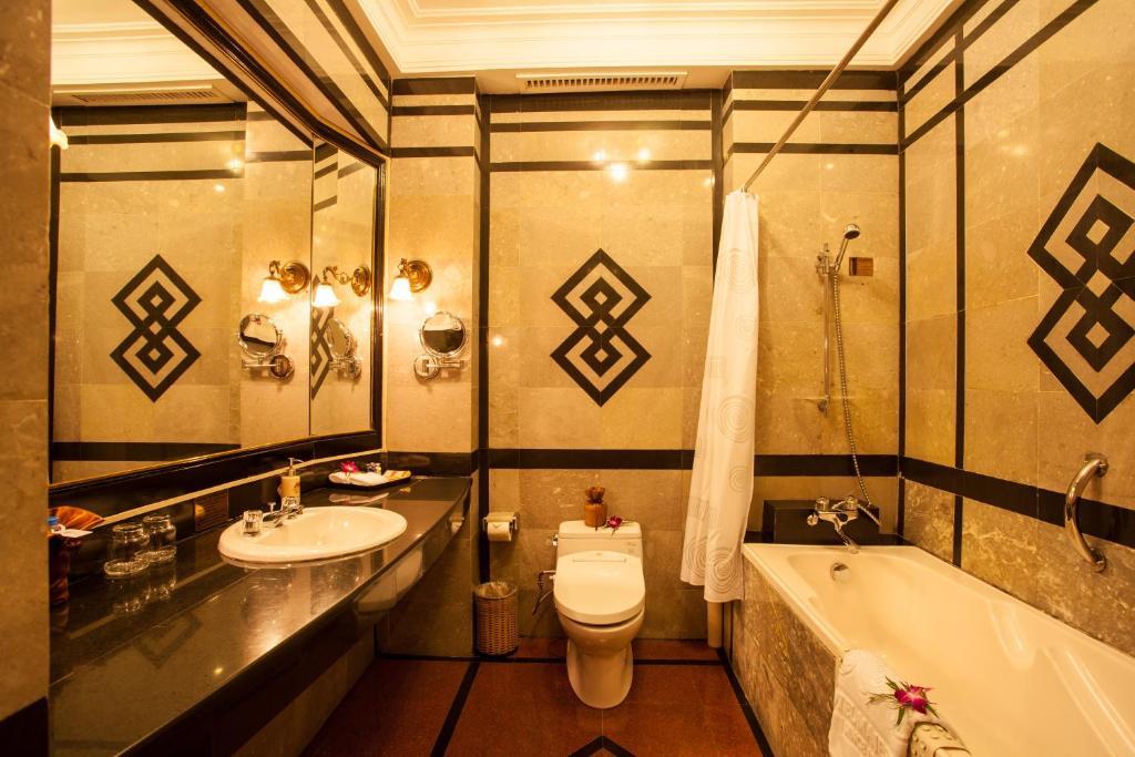 Colonial Pool Deluxe - Khách Sạn Majestic Sài Gòn