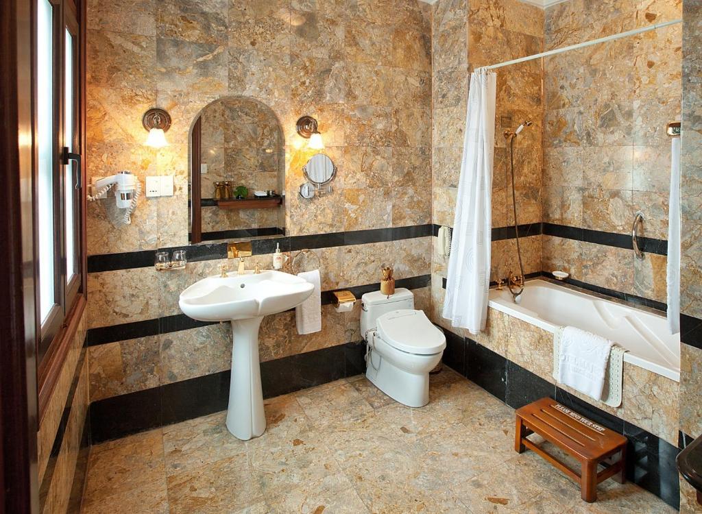 Colonial River Deluxe - Khách Sạn Majestic Sài Gòn