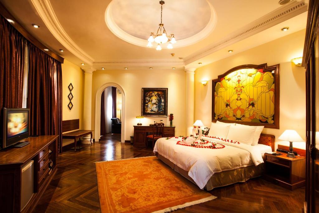 Colonial Majestic Suite - Khách Sạn Majestic Sài Gòn