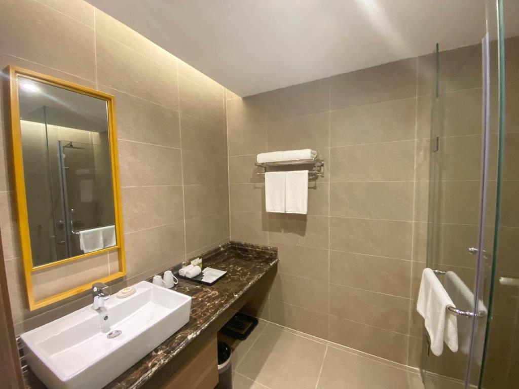 Phòng Studio Twin ban công hướng biển - Khách Sạn Mường Thanh Luxury Hạ Long Residence