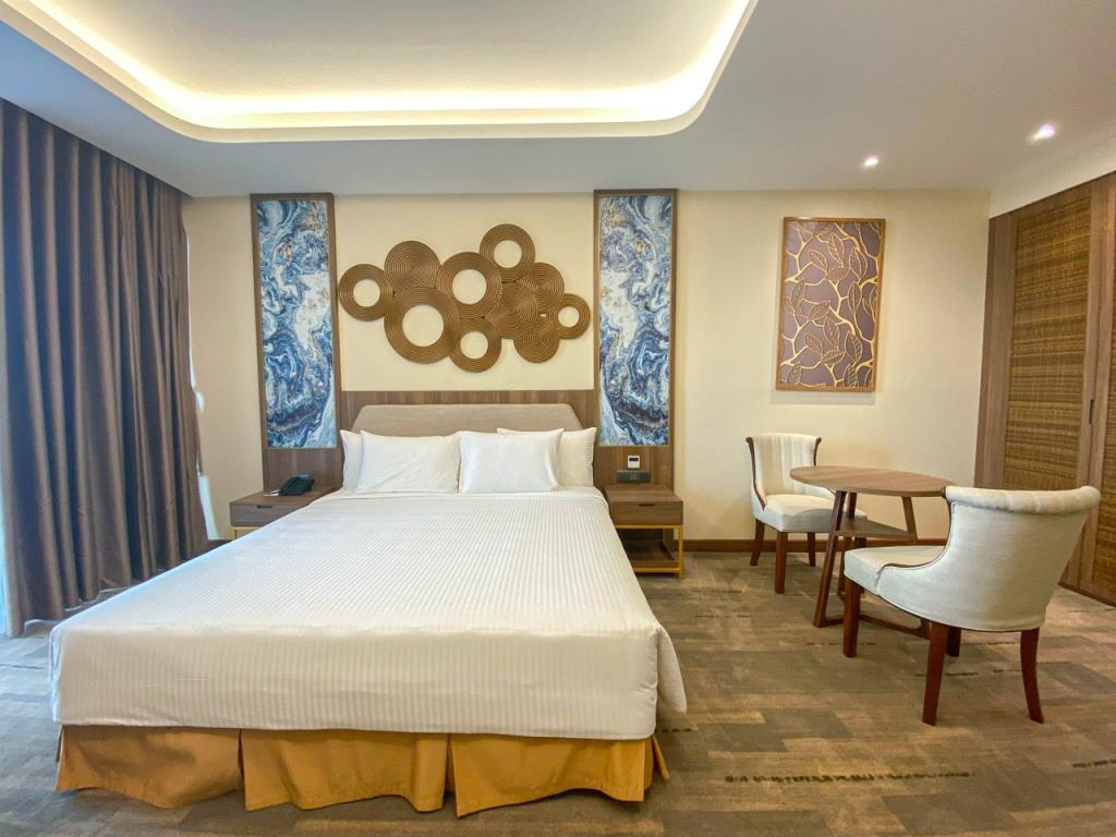 Phòng Studio King ban công hướng biển - Khách Sạn Mường Thanh Luxury Hạ Long Residence