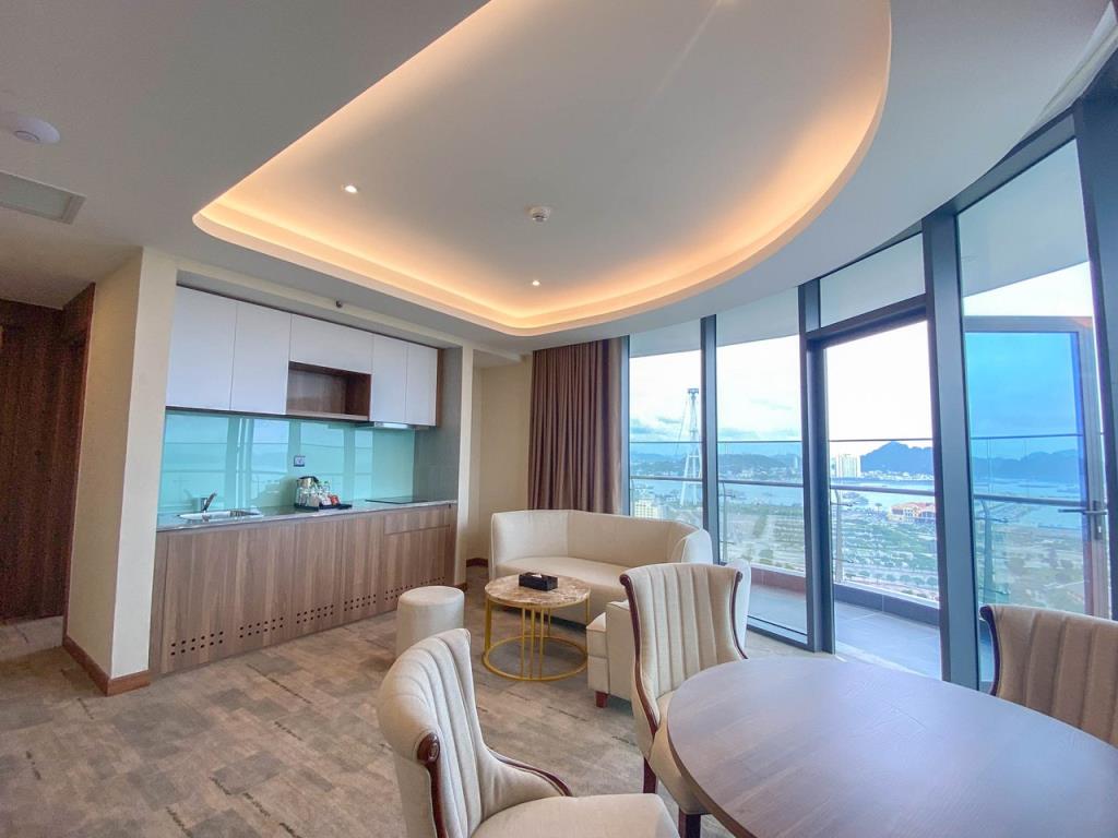 Phòng Executive Suite view 360 hướng biển - Khách Sạn Mường Thanh Luxury Hạ Long Residence