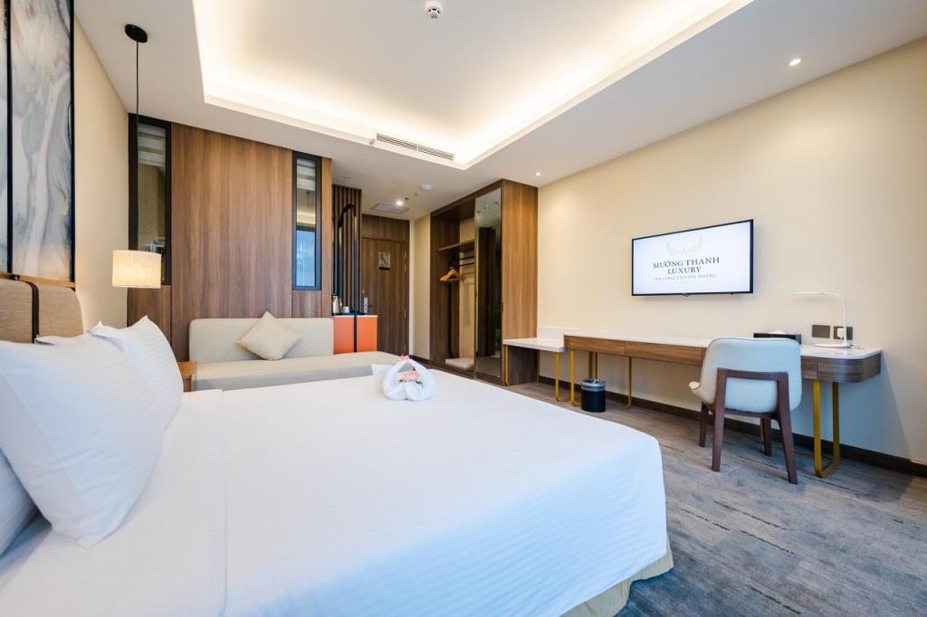 Deluxe King Room with city view - Khách sạn Mường Thanh Luxury Hạ Long Centre