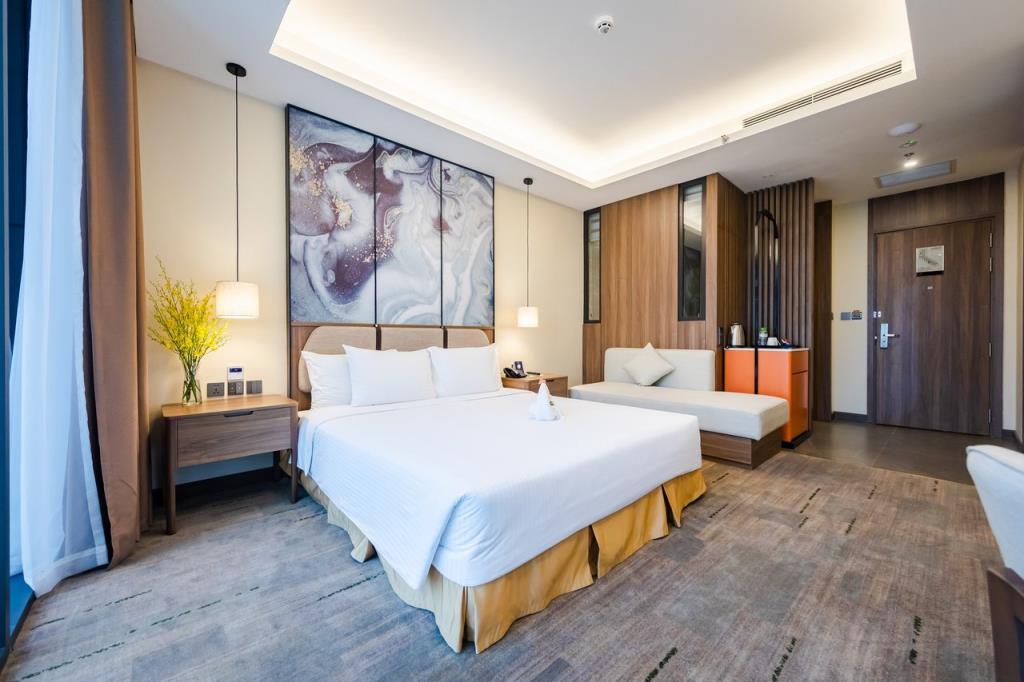 Deluxe King Room with city view - Khách sạn Mường Thanh Luxury Hạ Long Centre