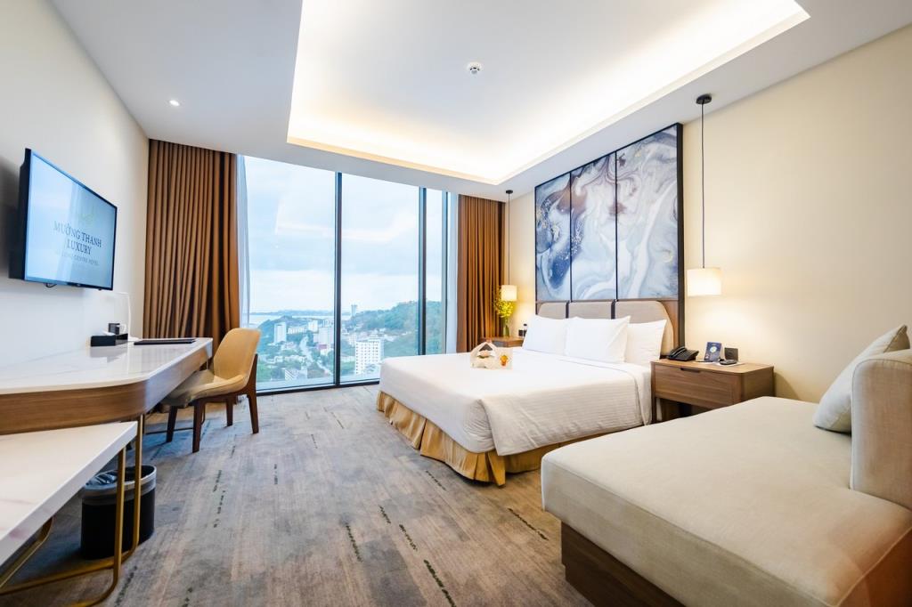 Deluxe King Room with city view - Khách sạn Mường Thanh Luxury Hạ Long Centre