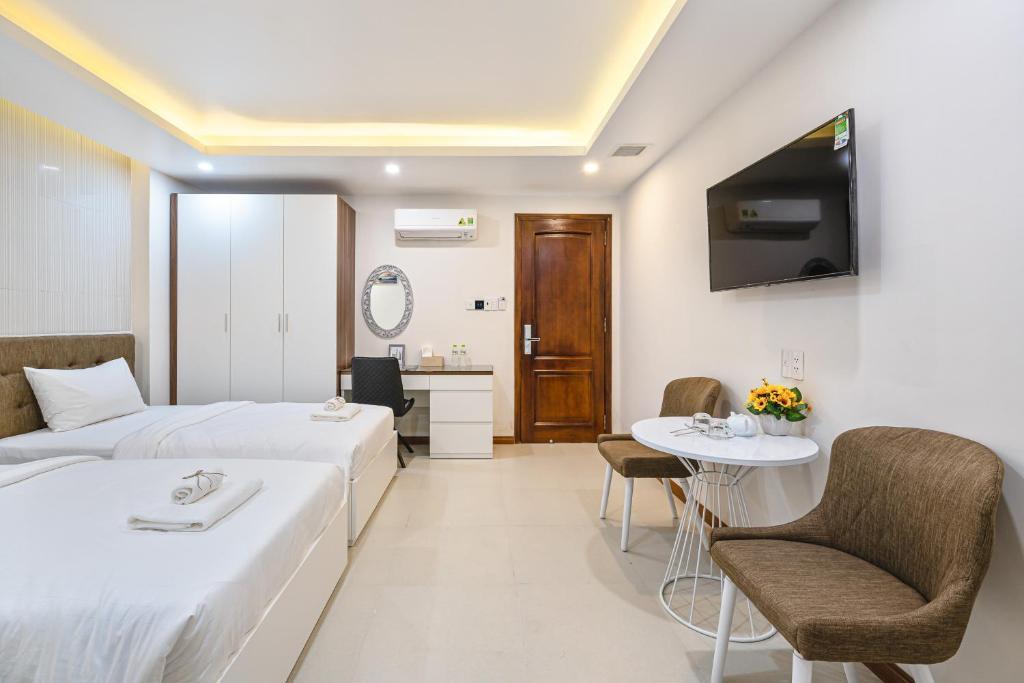 Phòng Deluxe 2 Giường Đơn - Tầng Hầm - The Royal Hotel & Apartment