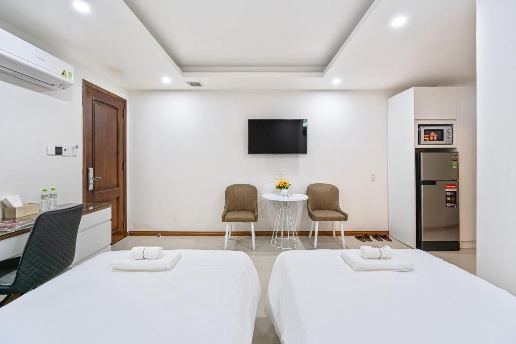 Phòng Deluxe 2 Giường Đơn - Tầng Hầm - The Royal Hotel & Apartment