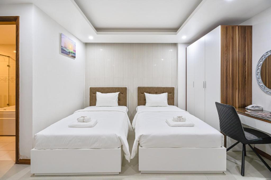 Phòng Deluxe 2 Giường Đơn - Tầng Hầm - The Royal Hotel & Apartment