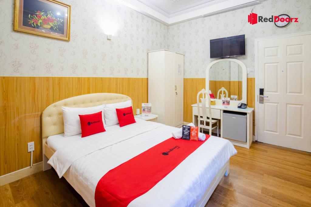 RedDoorz Deluxe Room Window - RedDoorz Truc Huyen Hotel