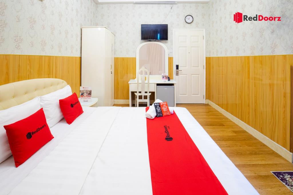 RedDoorz Deluxe Room Window - RedDoorz Truc Huyen Hotel