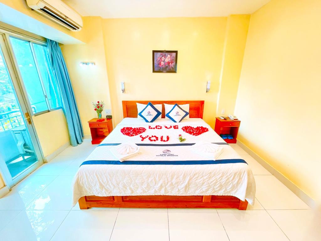 Deluxe King Room With Balcony - Khách Sạn Hạnh Long