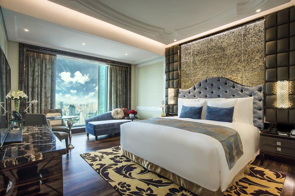 Deluxe King, Free Minibar, City or River View - The Reverie Saigon