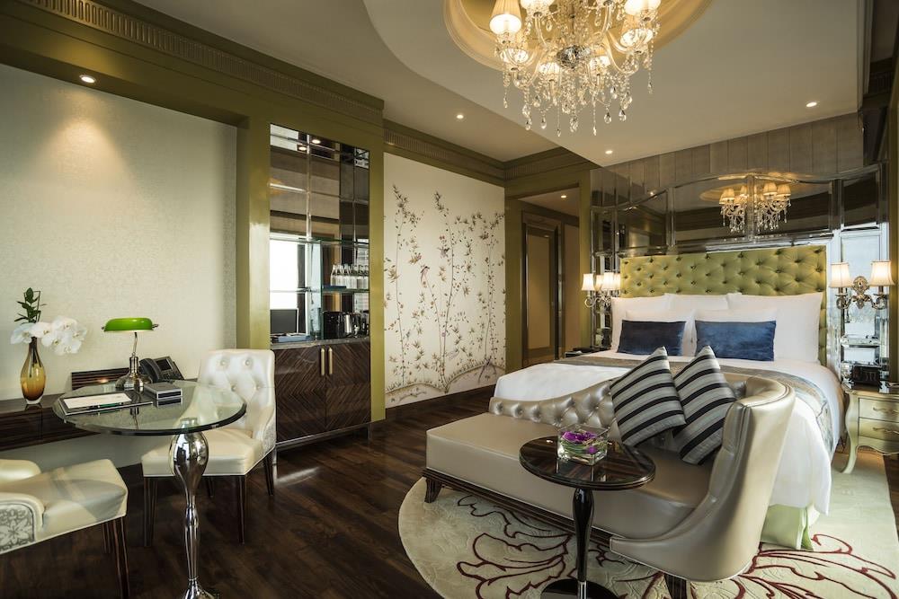 Panorama Deluxe King Free Minibar, Panoramic View - The Reverie Saigon