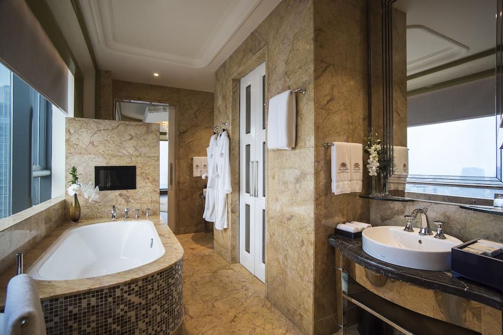 Grand Deluxe King, Free Minibar, City or River View - The Reverie Saigon