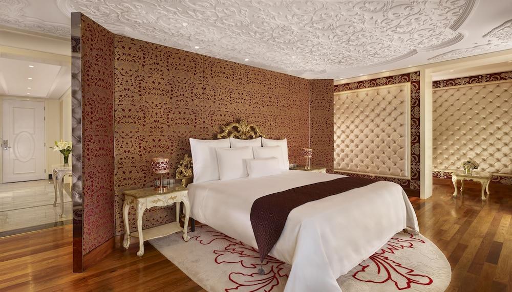 Romance Suite, Business Lounge access, Free minibar, City view - The Reverie Saigon