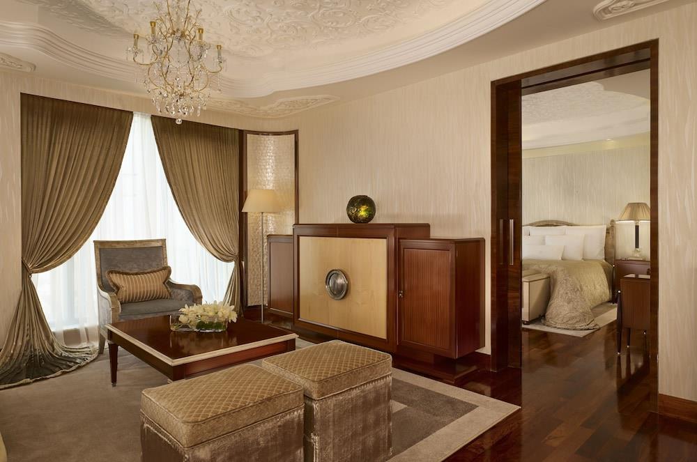 Phòng Suite Executive, Quyền sử dụng Business Lounge, Quang cảnh thành phố - The Reverie Saigon