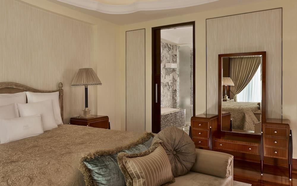 Phòng Suite Executive, Quyền sử dụng Business Lounge, Quang cảnh thành phố - The Reverie Saigon