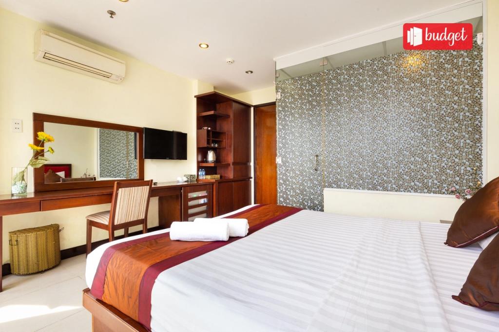 Executive Deluxe Double Room - RedDoorz @ Dong Du Street