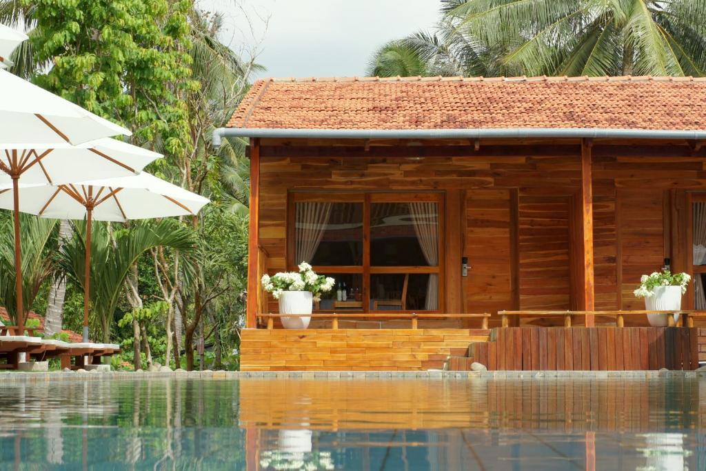 Bungalow Cạnh Hồ bơi - Bauhinia Resort Phu Quoc