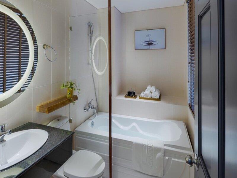 Premium Deluxe (Window Back View) - Khách Sạn Silverland Min