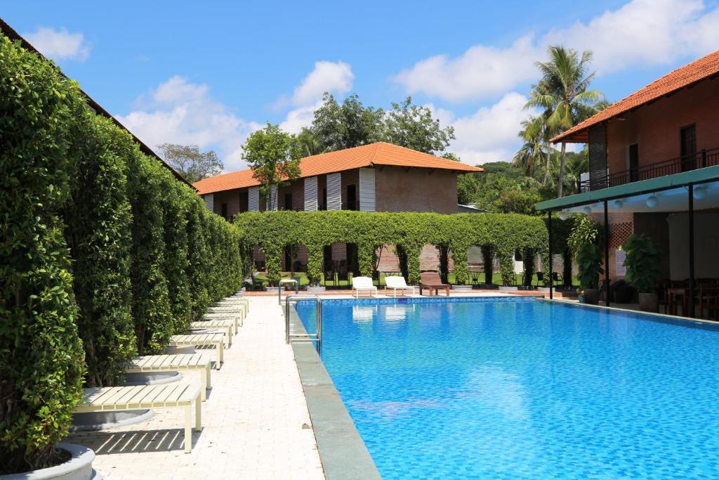 Phòng 3 Người Nhìn Ra Hồ Bơi - Countryside Phu Quoc Resort