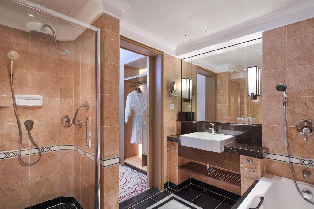 Superior Deluxe - Khách Sạn Sheraton Sài Gòn