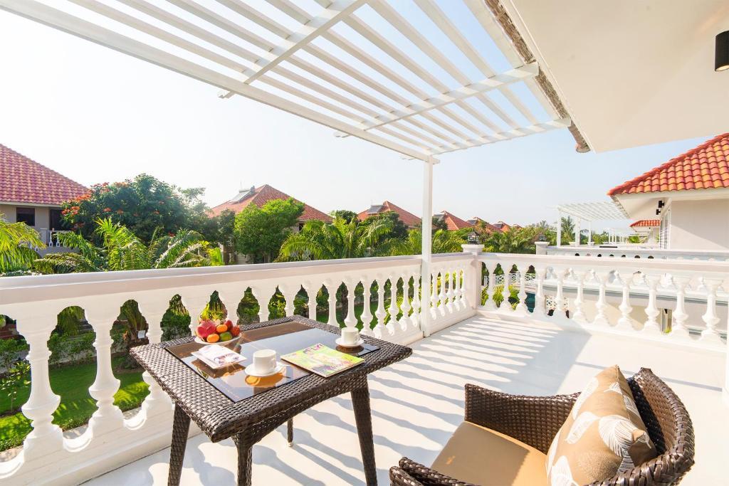 Biệt thự Nhìn ra Hồ bơi - Mercury Phu Quoc Resort & Villas