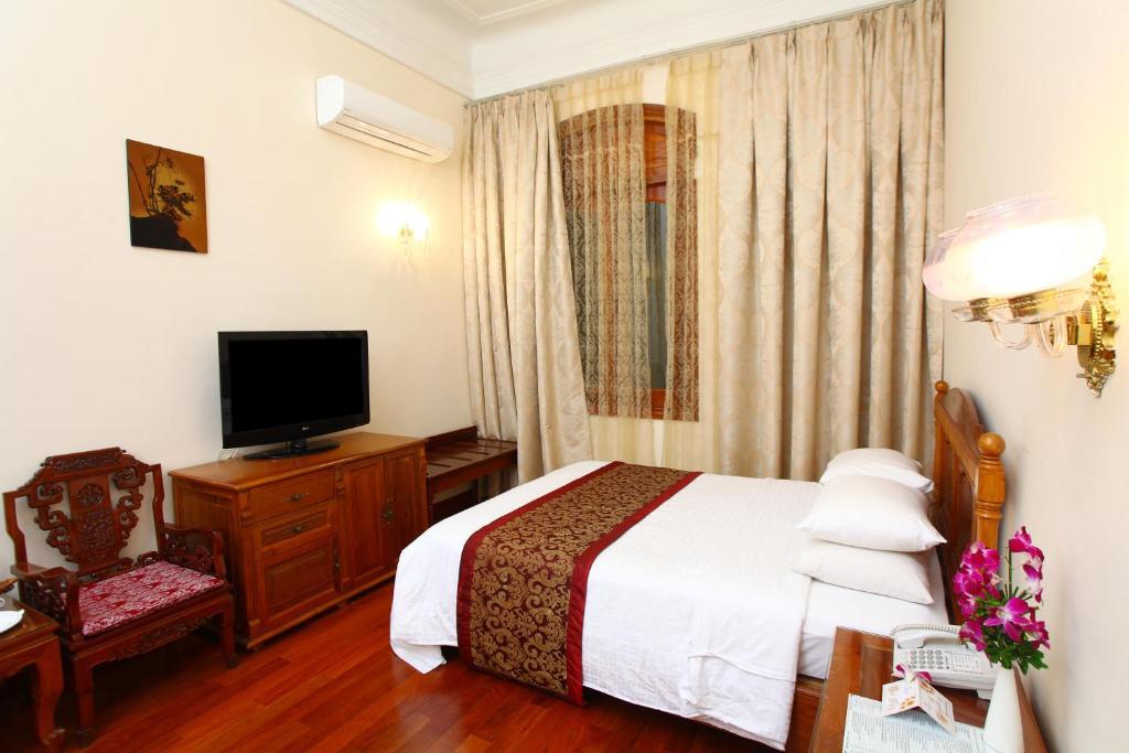 Superior Room - Khách Sạn Continental Sài Gòn
