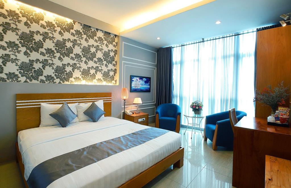 Premium Deluxe City View ( Phòng Sang Trọng Hướng Phố ) - Khách sạn Lucky Star 266 Đề Thám