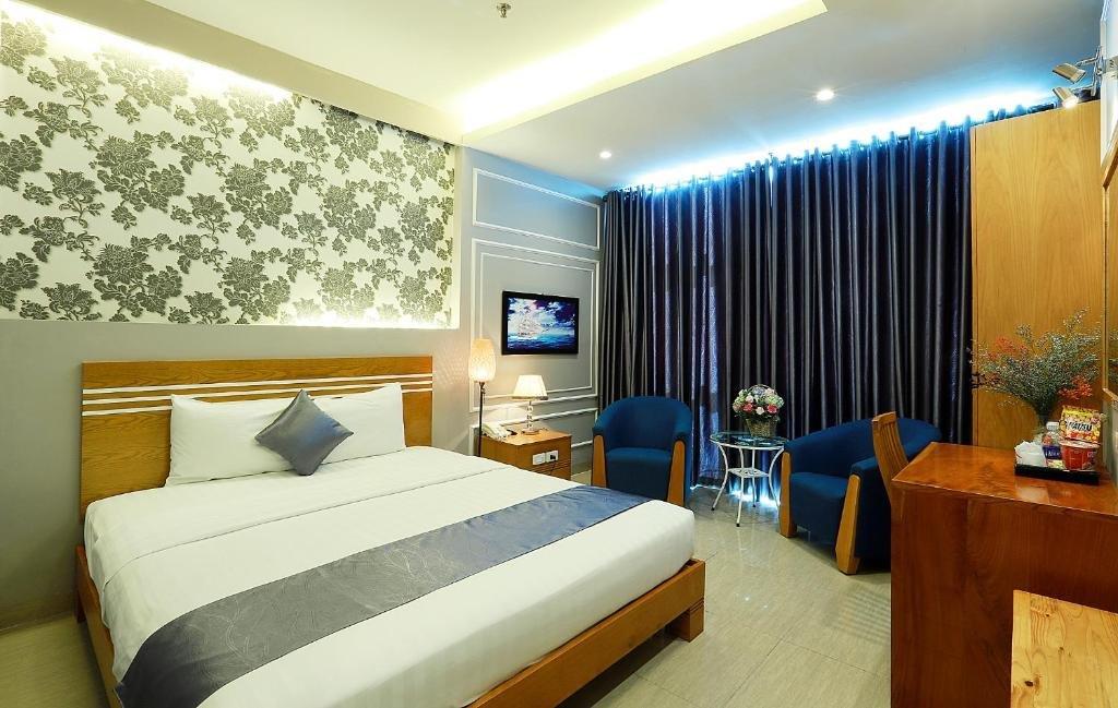 Premium Deluxe City View ( Phòng Sang Trọng Hướng Phố ) - Khách sạn Lucky Star 266 Đề Thám