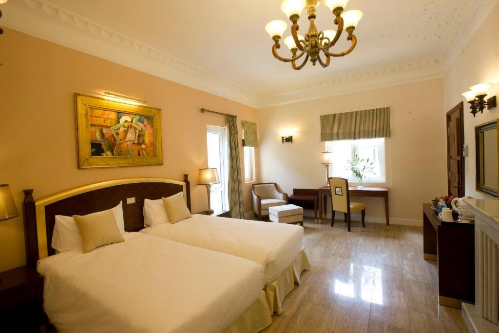 Phòng Deluxe Giường Đôi/2 Giường Đơn Nhìn Ra Đồi Thông - Dalat Edensee Lake Resort & Spa