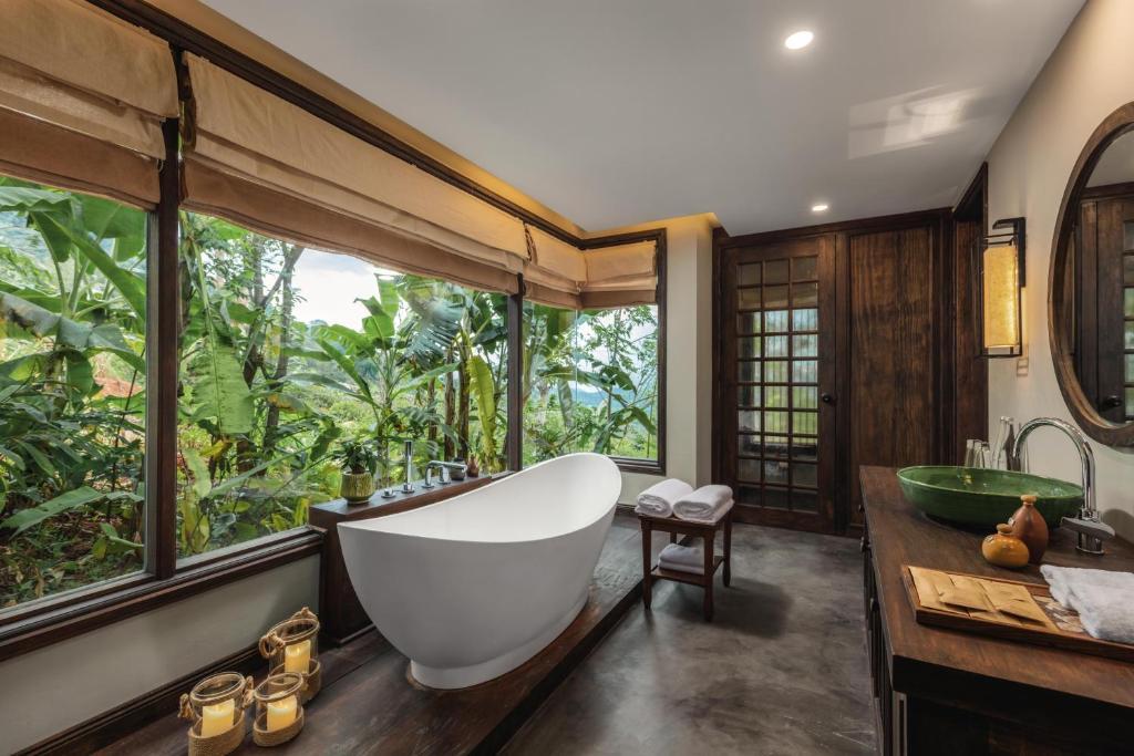 Suite có giường cỡ King với ban công - Avana Retreat