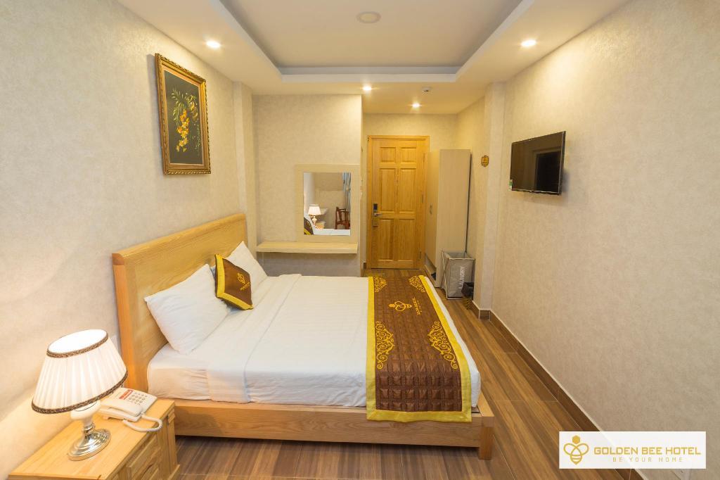 DELUXE DOUBLE ROOM - WITH CITY VIEW - Khách Sạn Golden Bee