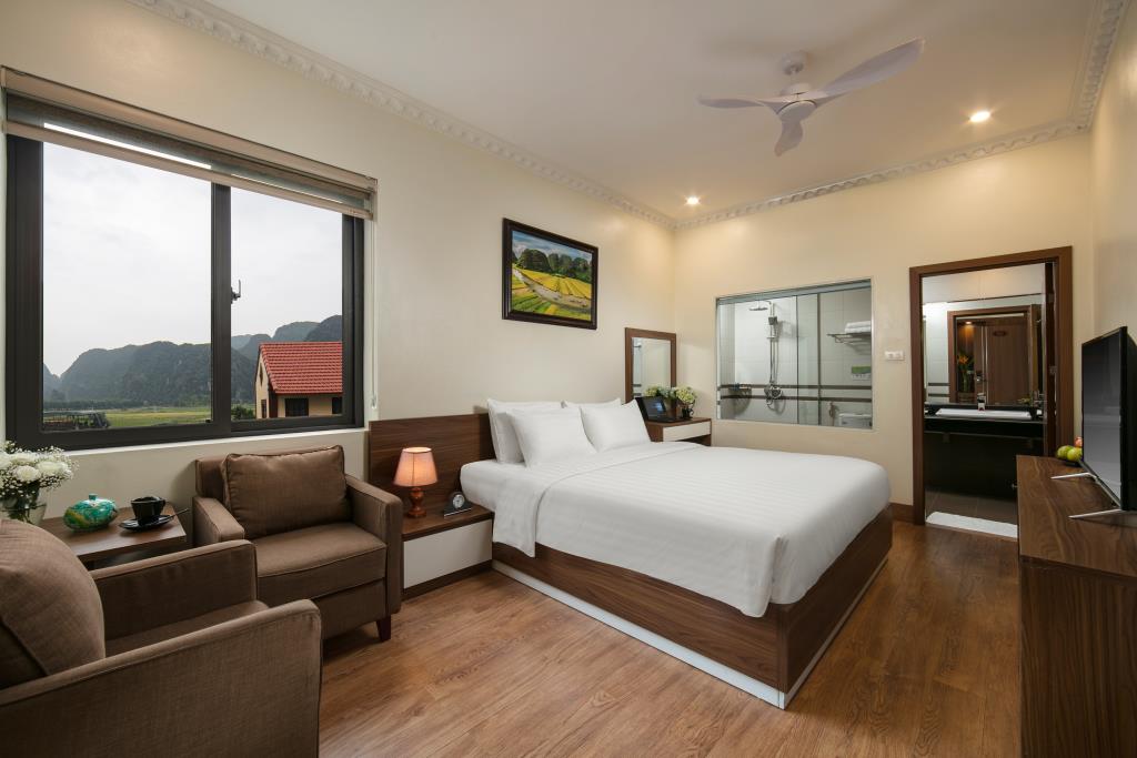 Phòng Deluxe Double with Pool View - TAM COC HOLIDAY HOTEL & VILLA