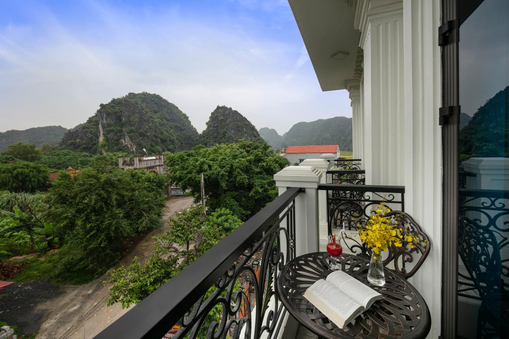 Phòng Suite Double With Balcony And Moutain View                  - TAM COC HOLIDAY HOTEL & VILLA