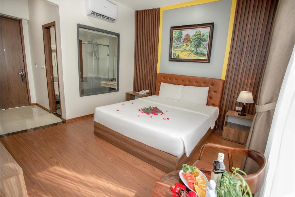 Phòng Deluxe Giường Đôi - Khách sạn Momali Ninh Bình
