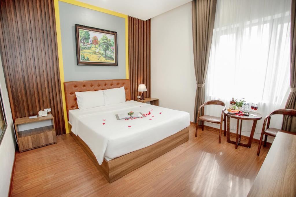 Phòng Deluxe Giường Đôi - Khách sạn Momali Ninh Bình