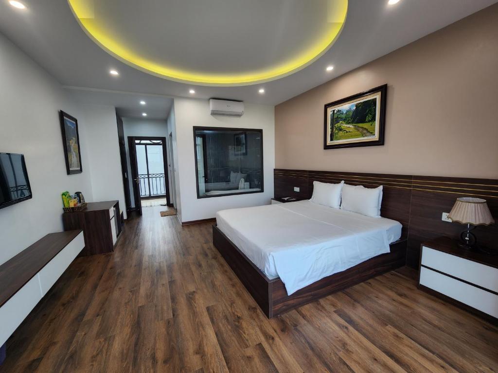 Phòng 1 giường to - Lotus Hotel Ninh Bình
