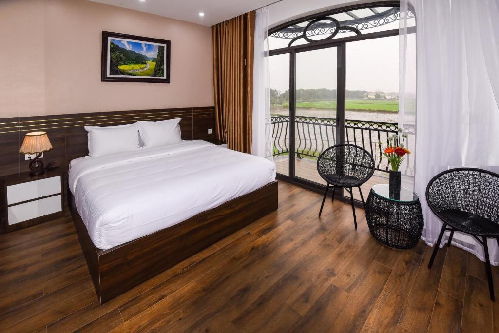 Phòng 1 giường to - Lotus Hotel Ninh Bình