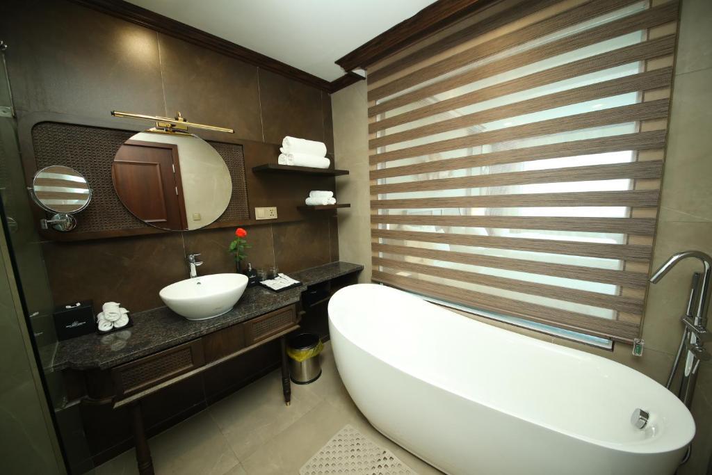 Grand Deluxe Twin Room (Indochine Wing) - Ninh Binh Legend Hotel