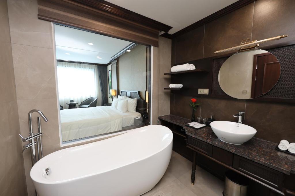 Grand Suite Double Connecting Room (Indochine Wing) - Ninh Binh Legend Hotel