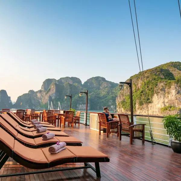 Tour Du Thuyền Cao Cấp