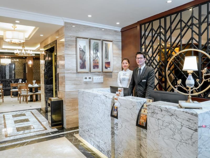 Khách sạn Conifer Grand
