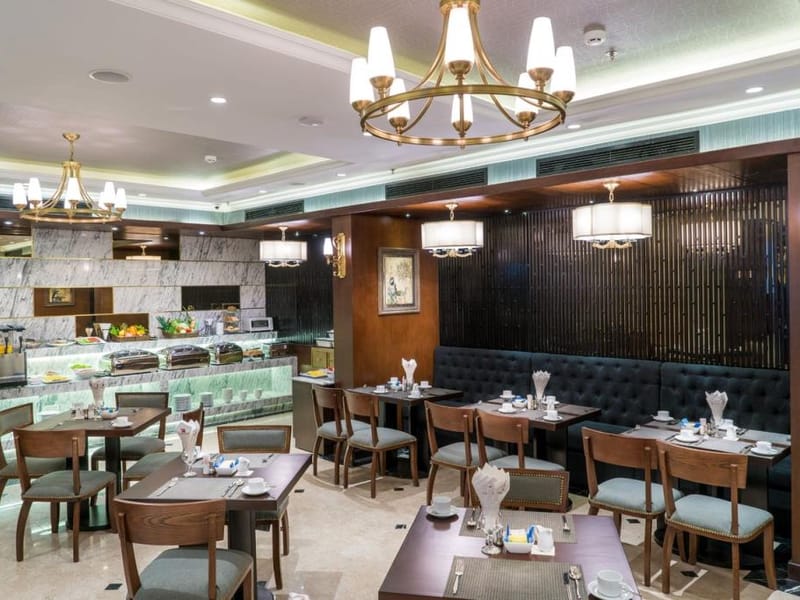 Khách sạn Conifer Grand