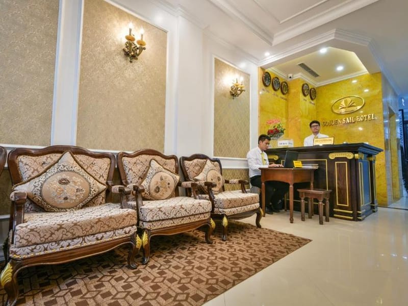 Khách sạn Golden Sail hotel and Spa