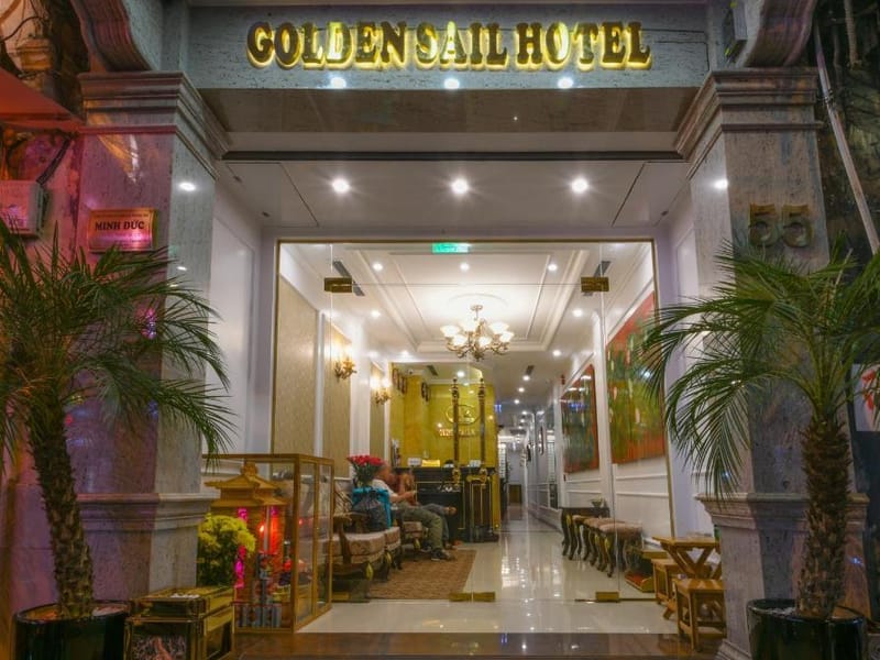 Khách sạn Golden Sail hotel and Spa